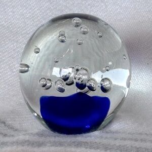 Beautiful Hand Blown Controlled Bubbles Paperweight!